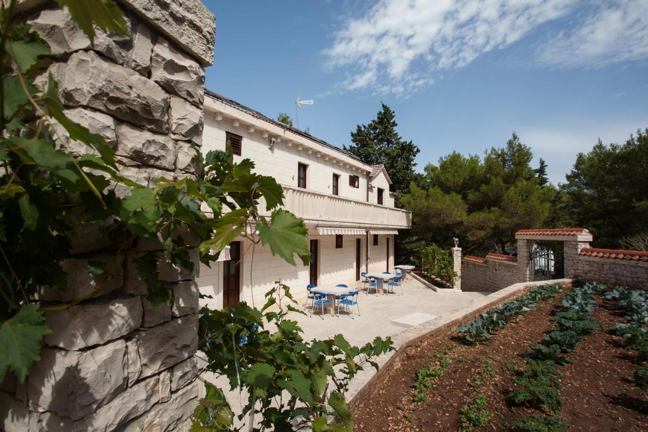 White House In The Forest Pucisca Exterior foto